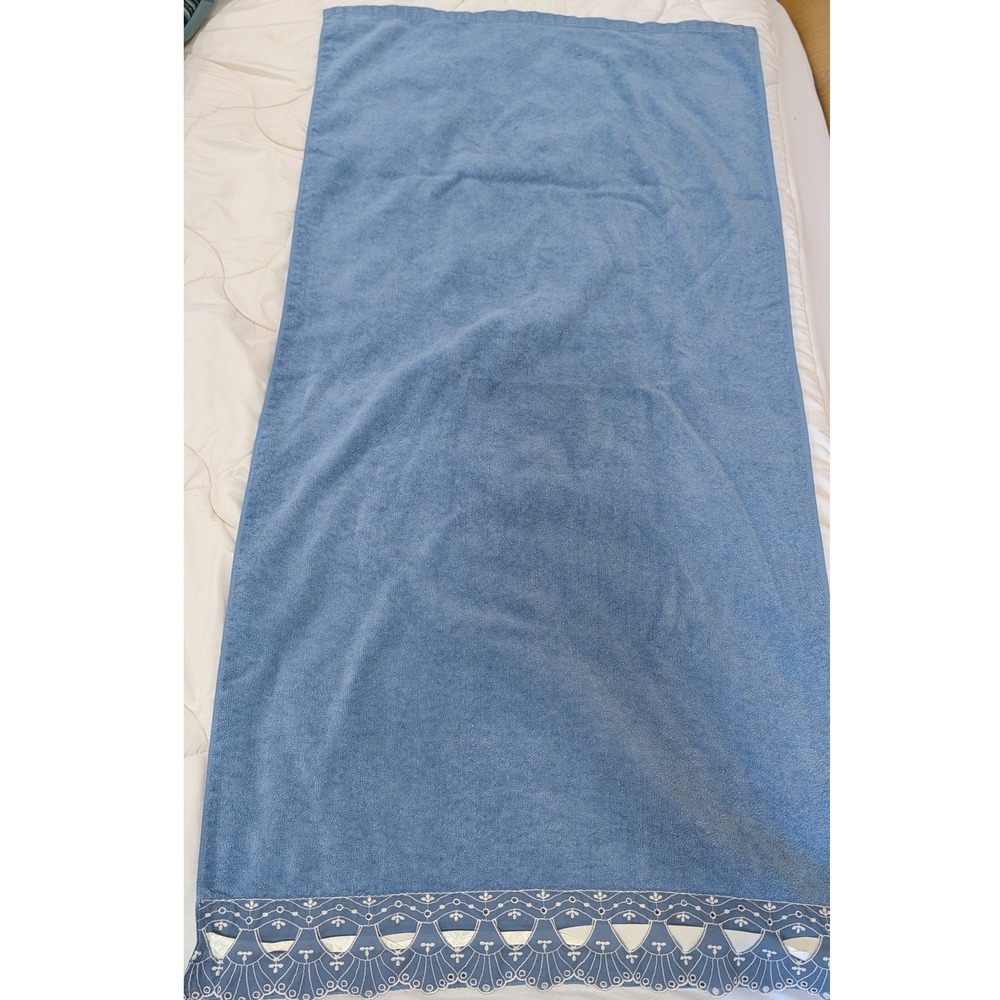 Laura Ashley For Avanti Blue Bath Towel White Eyelet Lace Trim Vintage Decor